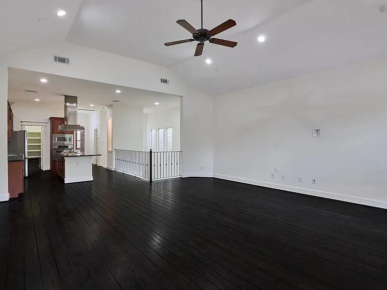 5516 Larkin St — Photo 7