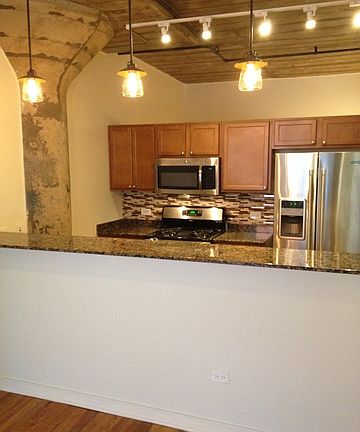 5th image of 1151 W 14th Pl Unit 215