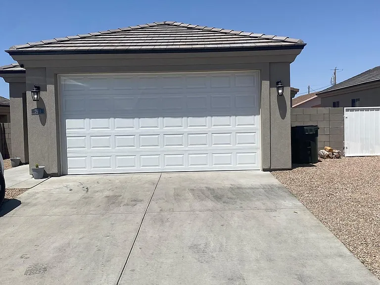 2611 Harrod Ave — Photo 1