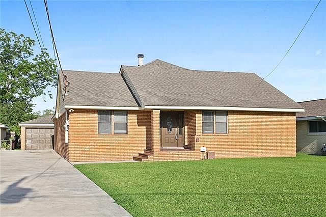 1st image of 704 Fos Ave