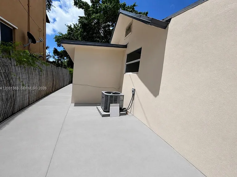 1872 NW 1st St #3 — Photo 8