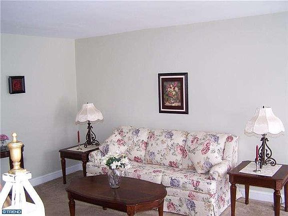 3rd image of 978 Keighler Ave