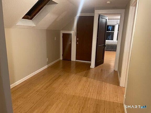 5th image of 40 Quaker Ln S