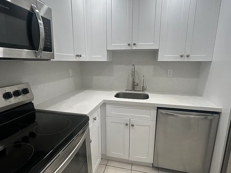 2899 Collins Ave #604 — Photo 21