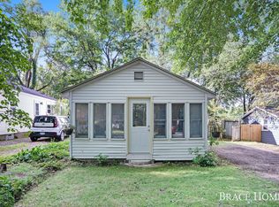 6828 Goldenrod Dr NE, Rockford, MI 49341