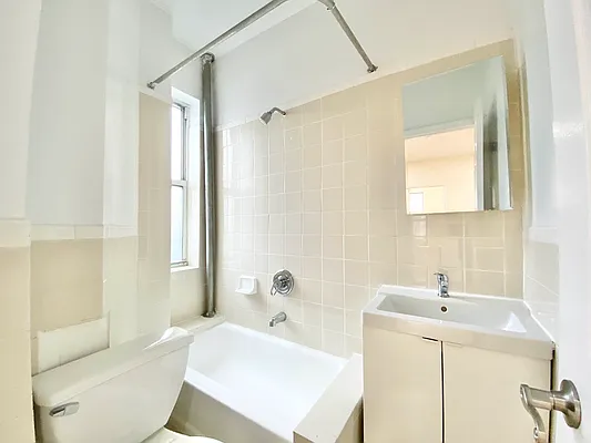 Rented by Bohemia Realty Group | media 4