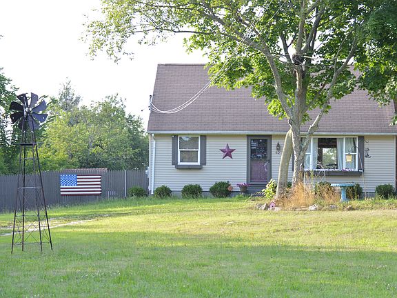 2nd image of 62 Youngs Ave