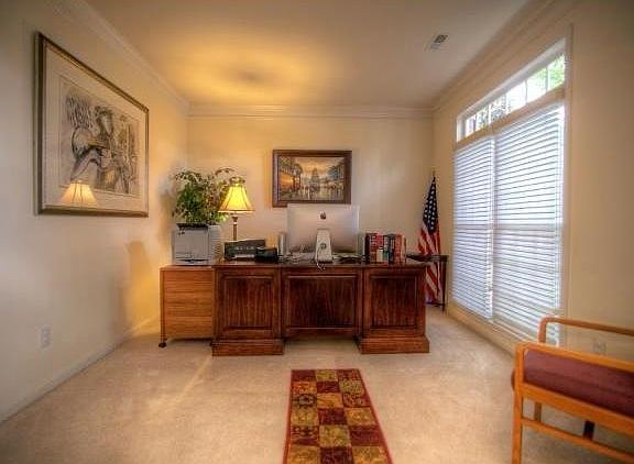 5th image of 110 Southmoor Ln