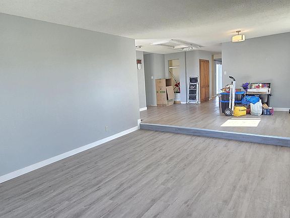3rd image of 5721 48th St
