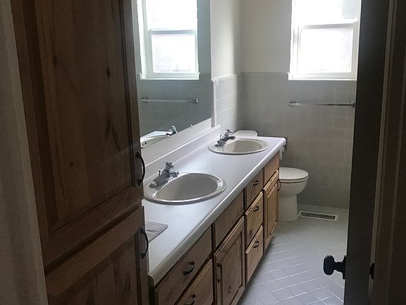 5th image of 906 E 3rd Ave #140