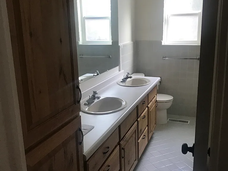 906 E 3rd Ave #140 — Photo 5
