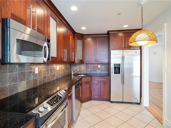 5th image of 208 Pondside Dr #208