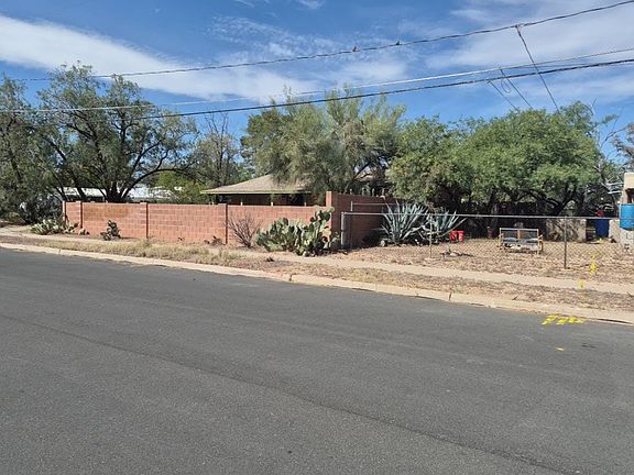 2nd image of 1955 N Santa Rosa Ave