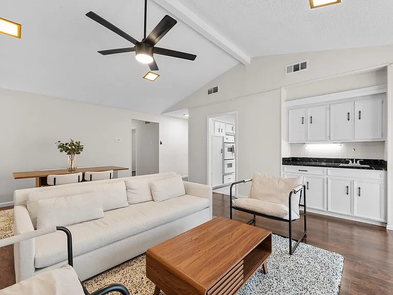 306 Candlewood Pl — Photo 3
