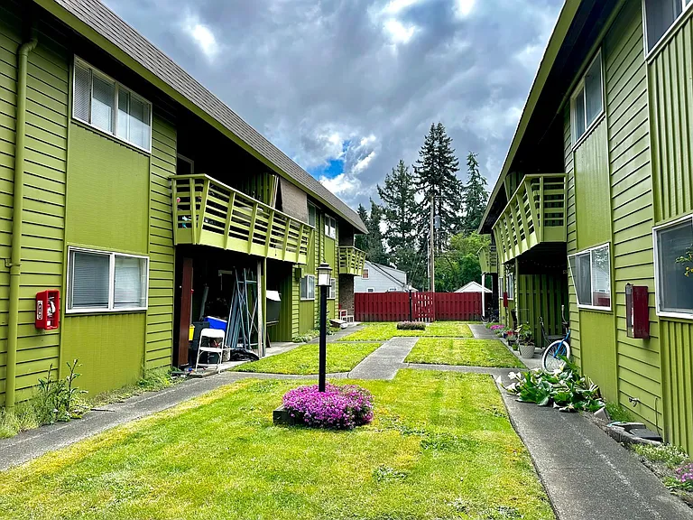 Park Plaza Apartments — Photo 7