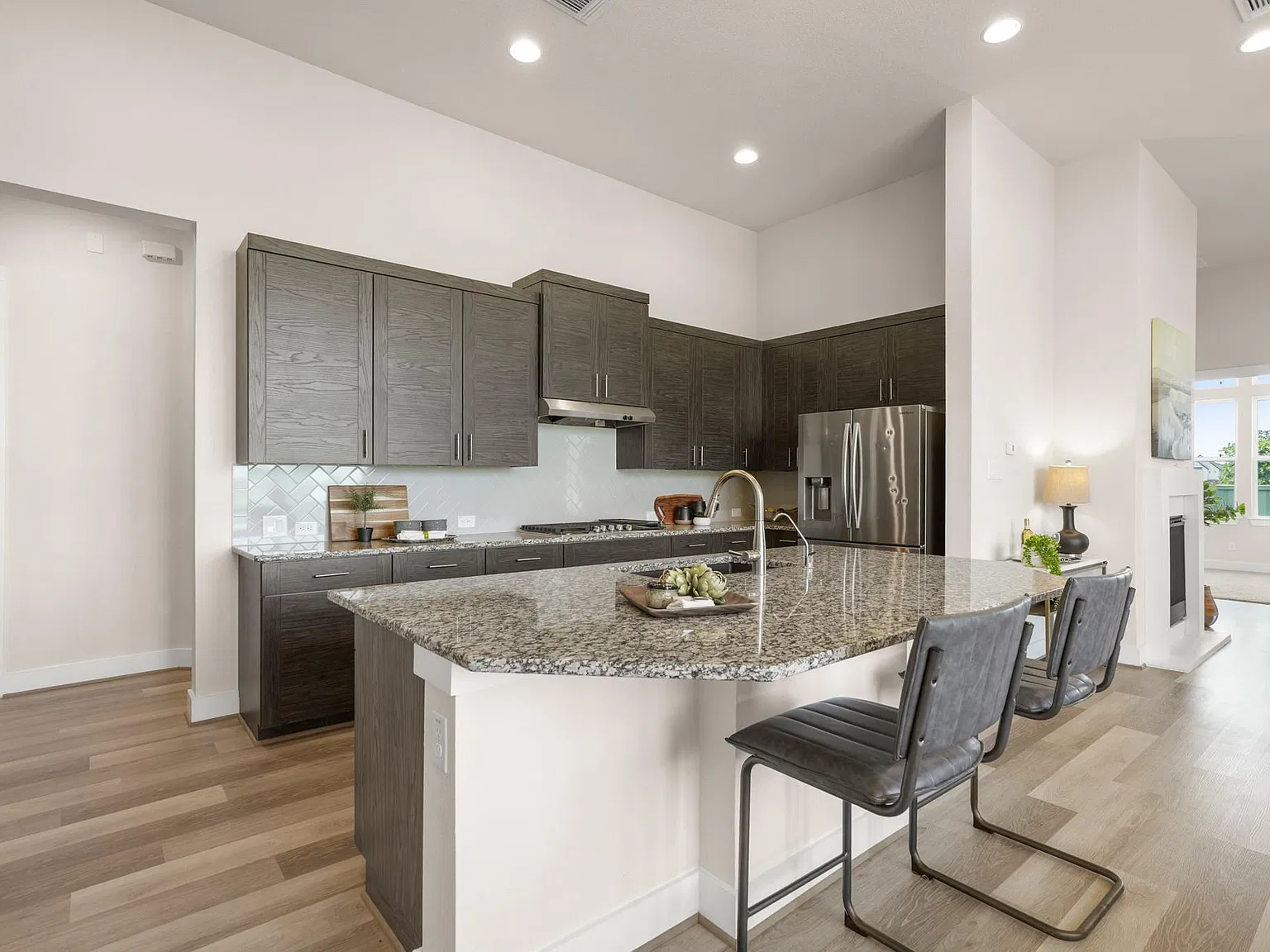 3 bed, 2.0 bath, 2072 sqft, $2,450 — Photo 3