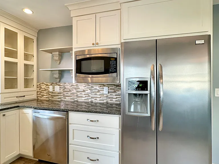 932 Robinson St — Photo 10