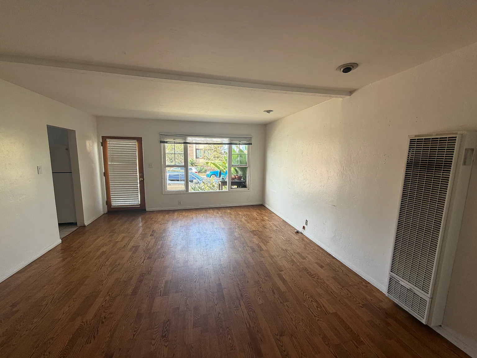 3 bed, 1050 sqft, $5,495 — Photo 3