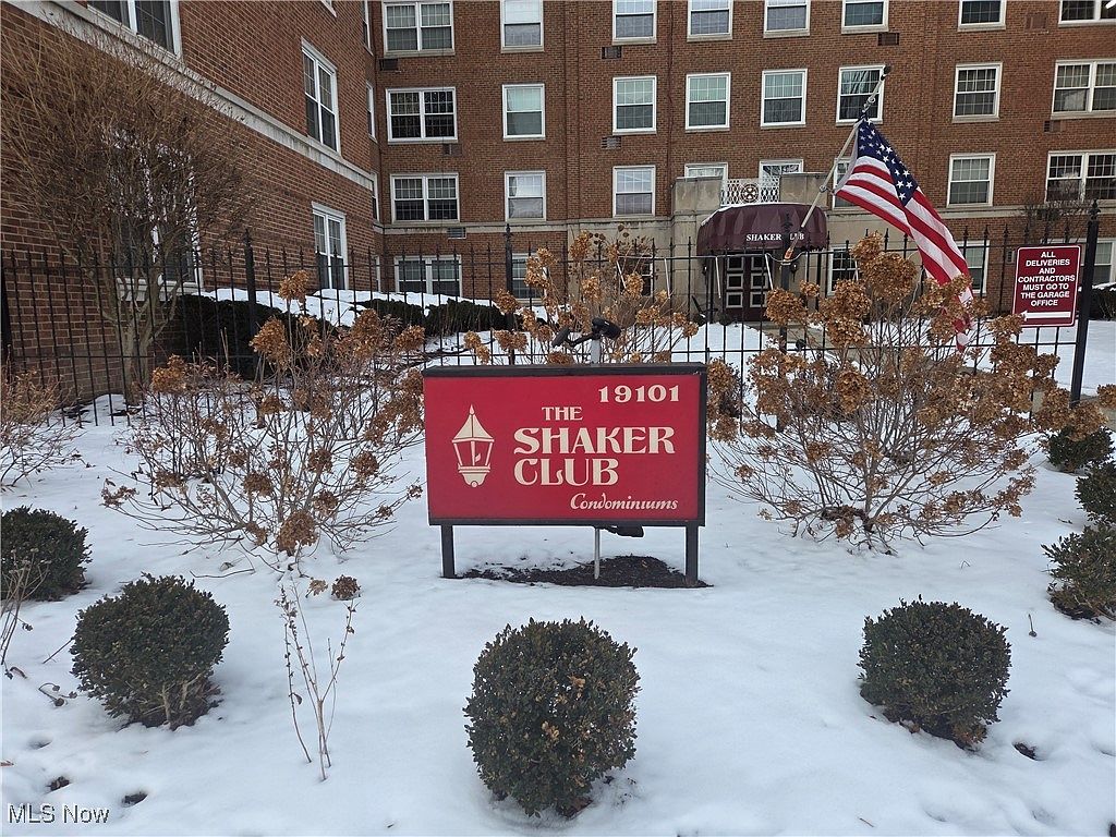 19101 Van Aken Blvd APT 424