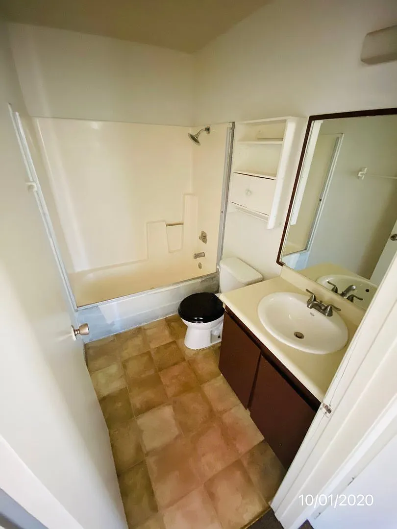 2 Bed 1 Bath — Photo 3