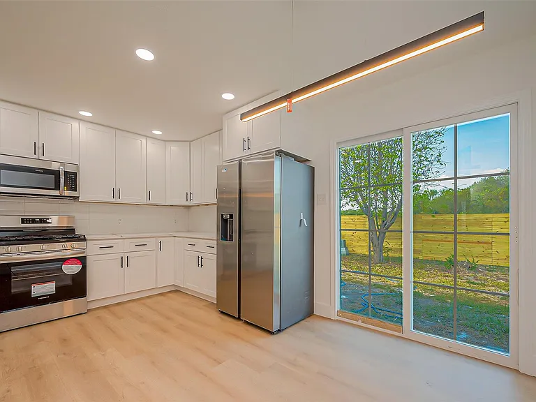 3010 Bandell Dr — Photo 13