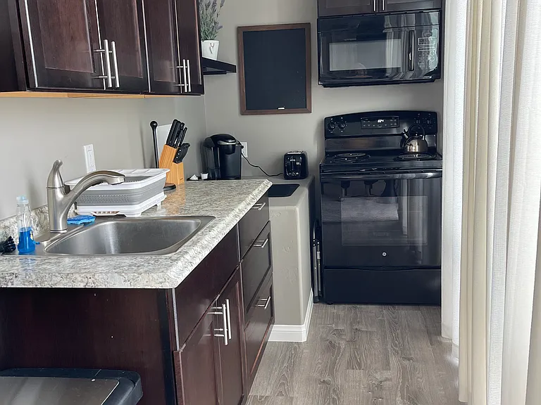 970 Temple St — Photo 5