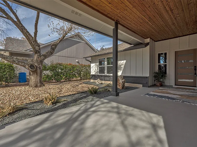 2404 Monarch Dr — Photo 3