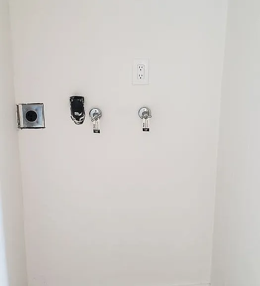 14984 Putnam Ln — Photo 10