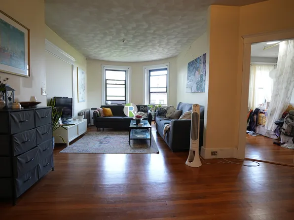 32 Claflin Rd APT 3, Brookline, MA 02445