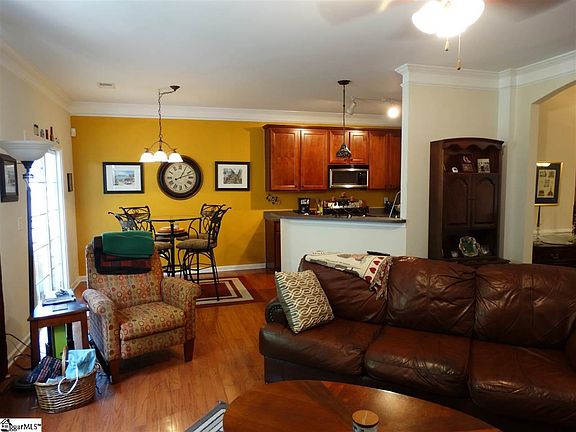 4th image of 104 Seattle Slew Ln