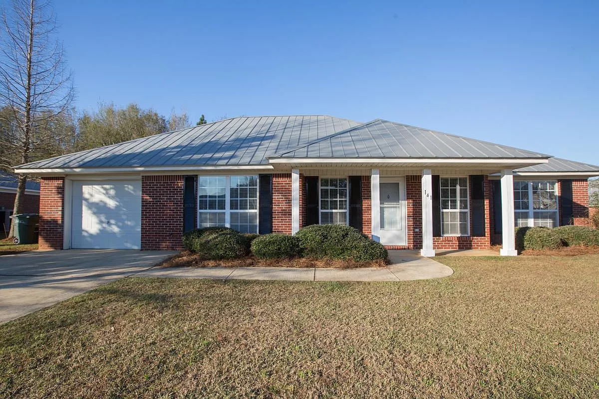 3 bed, 1319 sqft, $2,075 — Photo 1