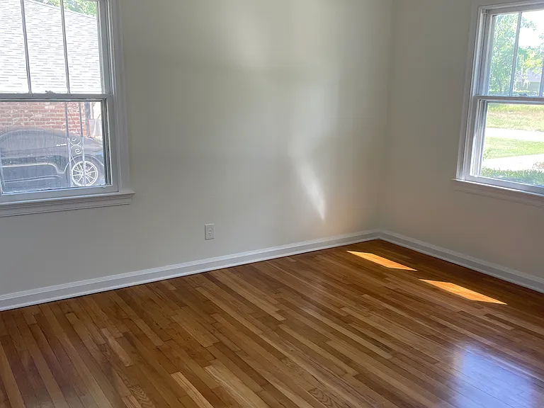 702 Lee Blvd — Photo 4