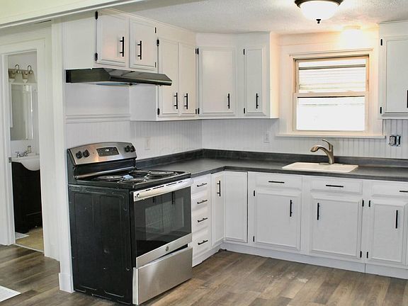 4th image of 725 Park St
