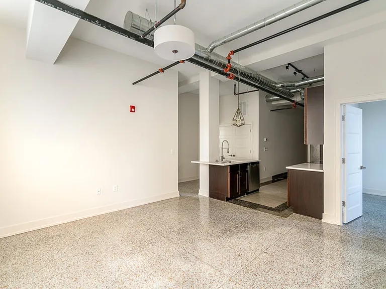 875 Michigan Ave — Photo 22