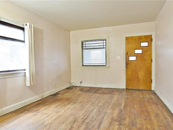 3rd image of 1065 Kenmore Ave SE