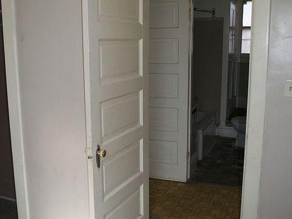 5th image of 380 Oak Ave APT 1