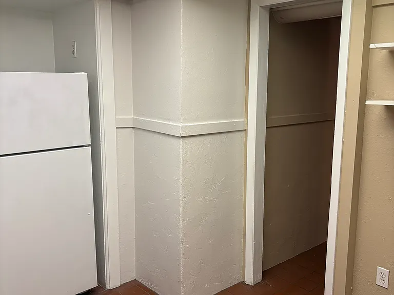 725 N Corona St #6 — Photo 5