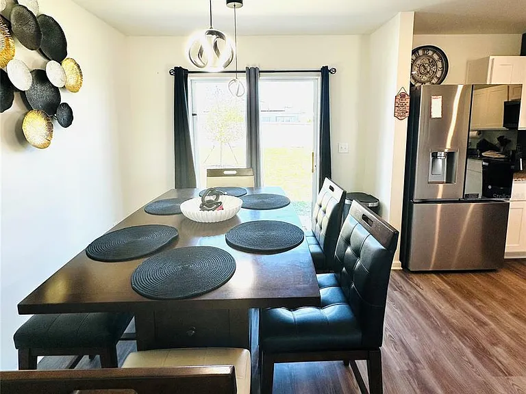 1053 Ambleside Dr — Photo 14