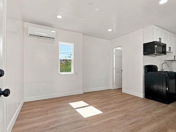5th image of 2641 E 18th St E