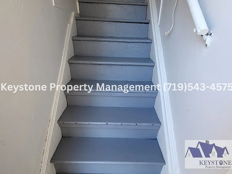 $400 Off Move In Special! Centrally Located 2nd Floor Apartment with 1 Bedroom/1 Bathroom - $800/... — Photo 17