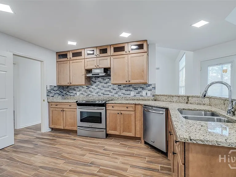 108 Village Lake Dr — Photo 14
