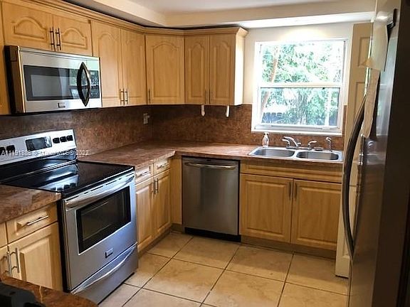 3rd image of 6713 SW 112th Ct