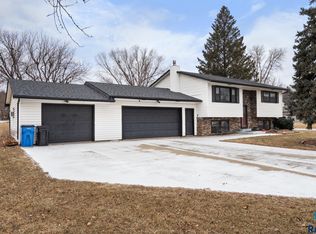 4401 S Larch Ave, Sioux Falls, SD 57106