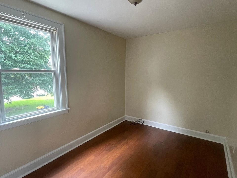 2nd image of 6 Park Ave APT 2