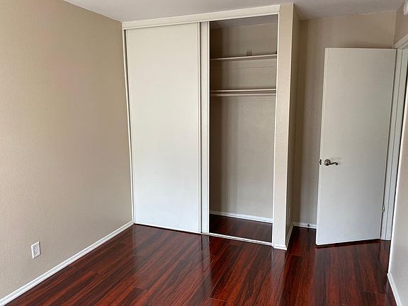 4th image of 10512 Sunland Blvd Unit 3