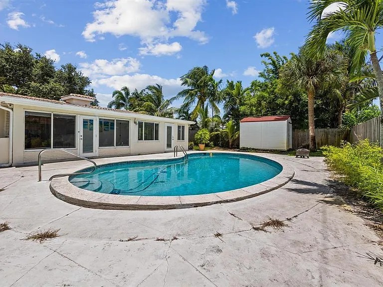 2440 SW 16th St — Photo 34