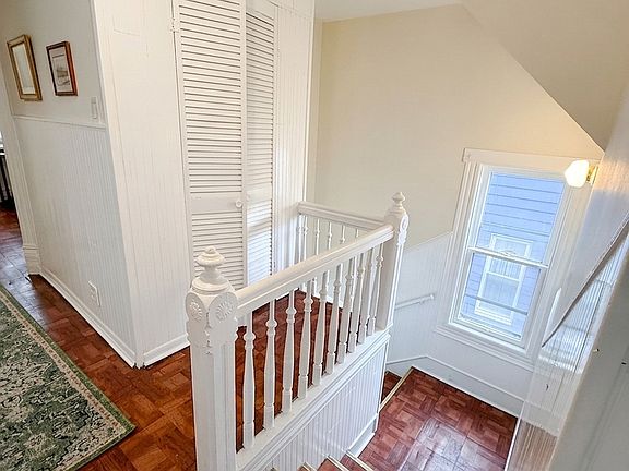 4th image of 2144 W Montrose Ave #2