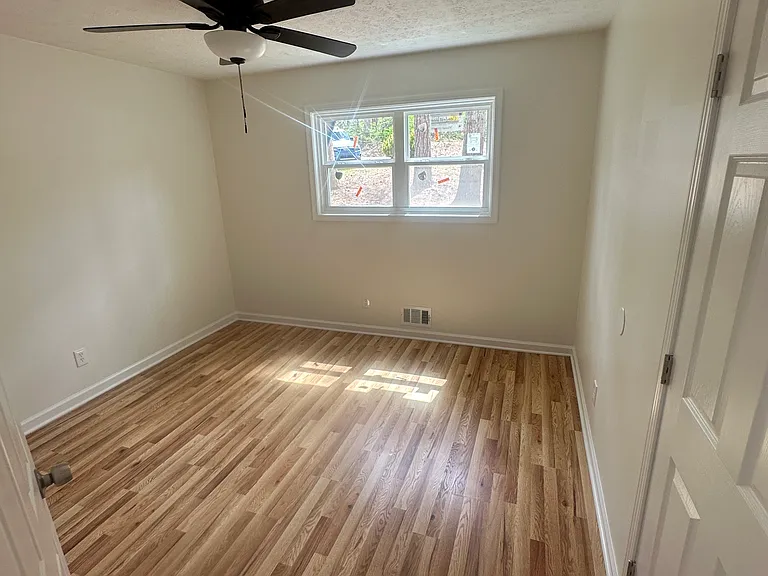 200 Stockwood Dr — Photo 7