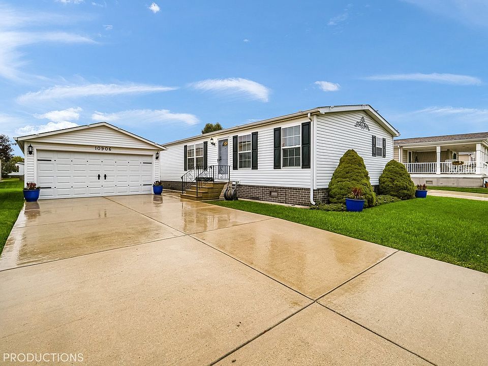 1st image of 10906 W Turnberry Dr