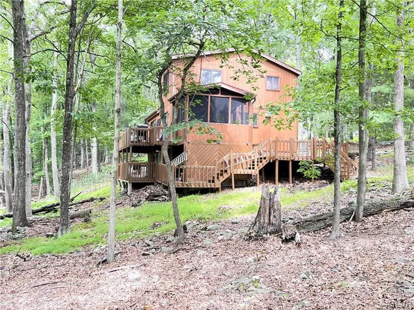 2152 Glasgow Dr, Bushkill, PA 18324